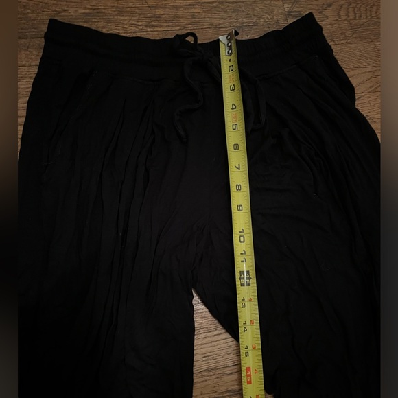 Three Dot Light weight black slouchy joggers - Picture 10 of 15